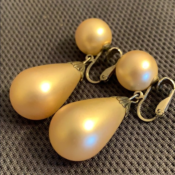 Vintage Pearl Clip On Earrings - Picture 3 of 6